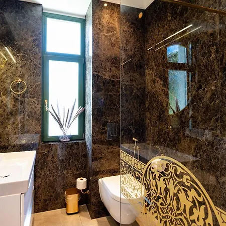 Waldschloss App 11 *